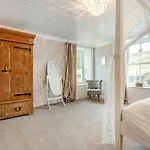 4 Bed In Oc-c34669 Holiday home *