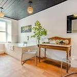 4 Bed In Oc-c34669 Holiday home *