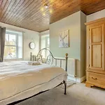 4 Bed In Oc-c34669 Holiday home *