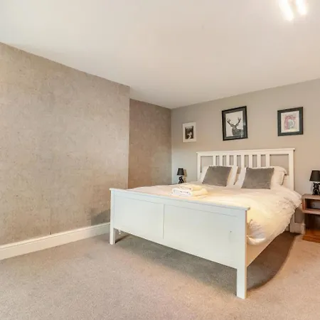 4 Bed In Oc-c34669 *